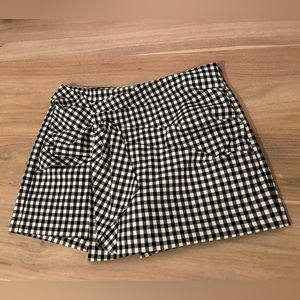 ZARA SKORT SIZE L GINGHAM BLACK AND WHITE